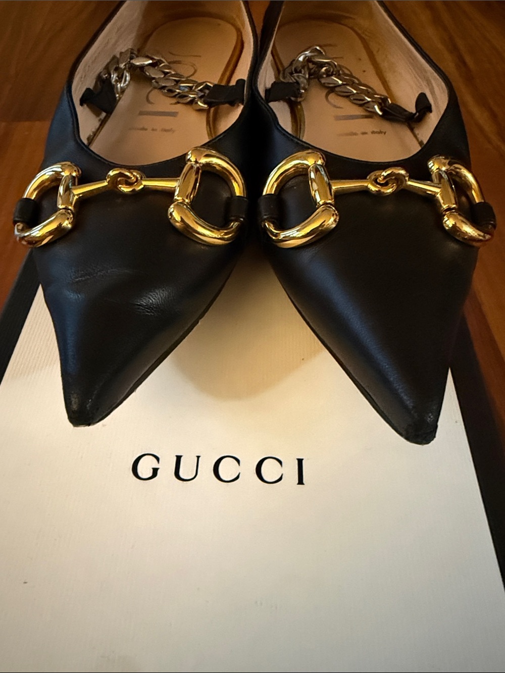 Gucci Black Leather Pointed-Toe Flats with Gold Horsebit Chain - Picture 7 of 8